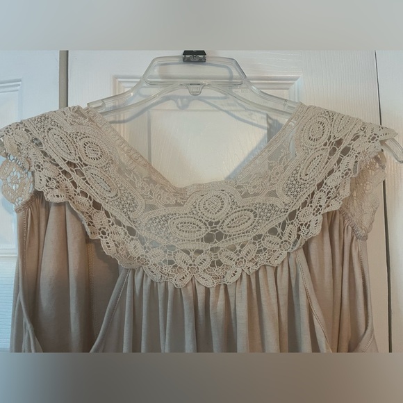 I’m in Love with Derek Cardigan with Crochet Details - never worn - Picture 4 of 5